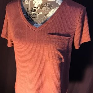 Dark pink crop top v-neck pocket tee